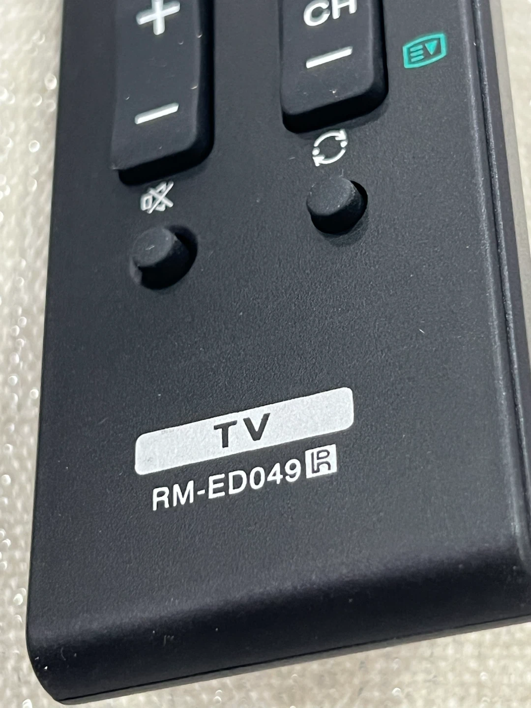 Sony RM-ED049 TV Remote - photo 4
