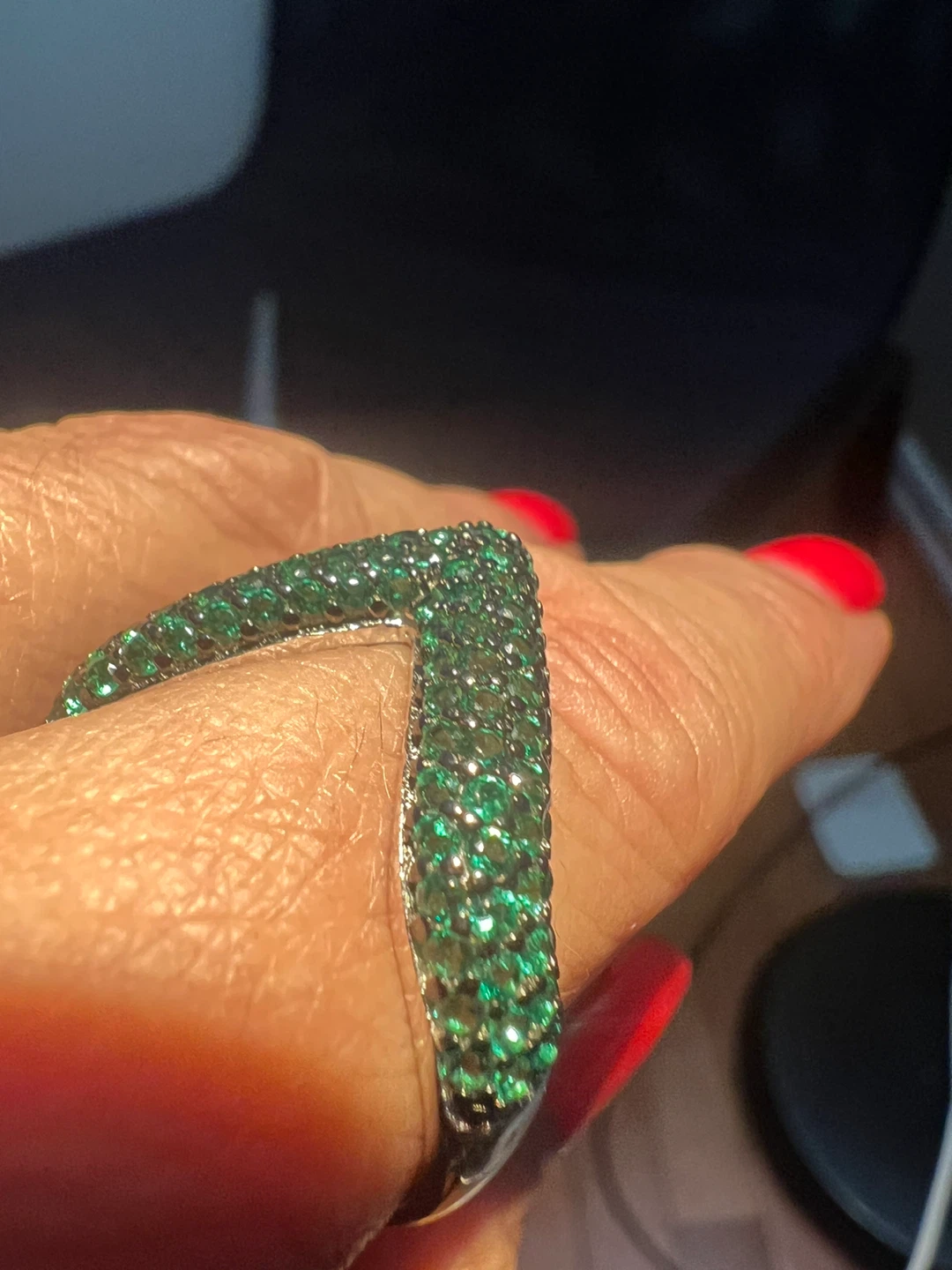 925 Sterling Silver Green crystals V-Shape Ring