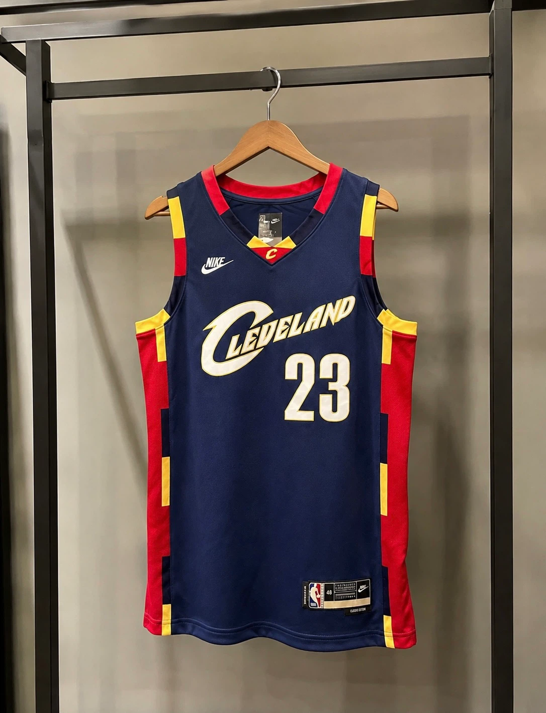 Nike LeBron James Navy Cleveland Cavaliers NBA Jersey - photo 2