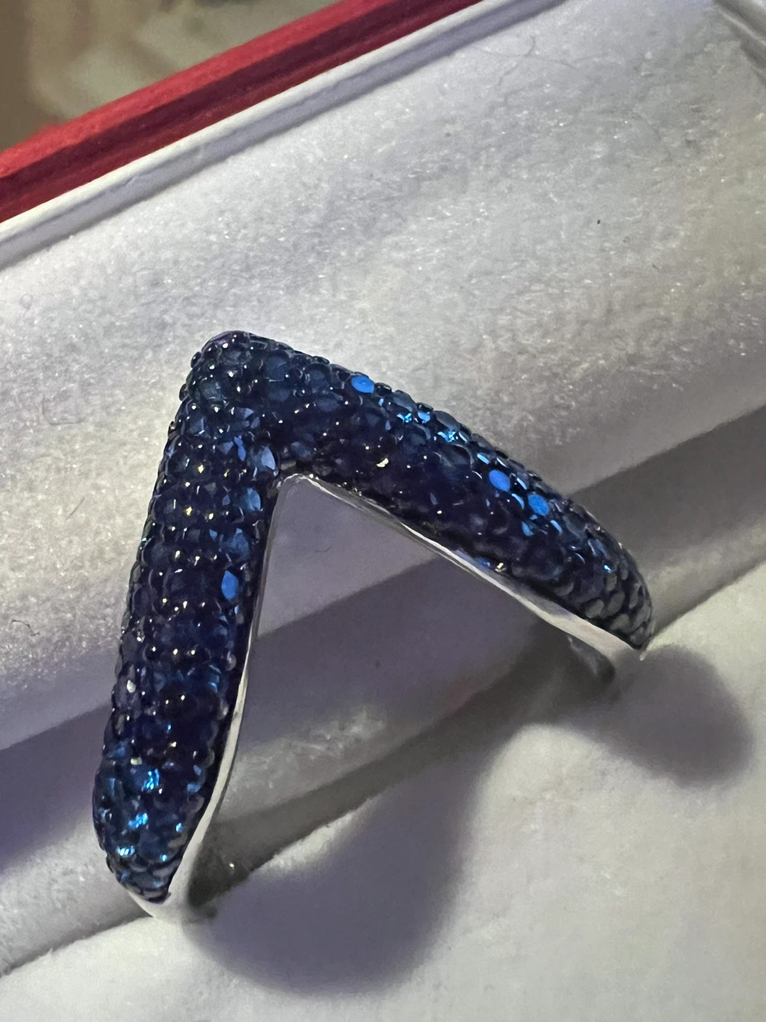 V-shaped blue crystals silver 925 ring - photo 2