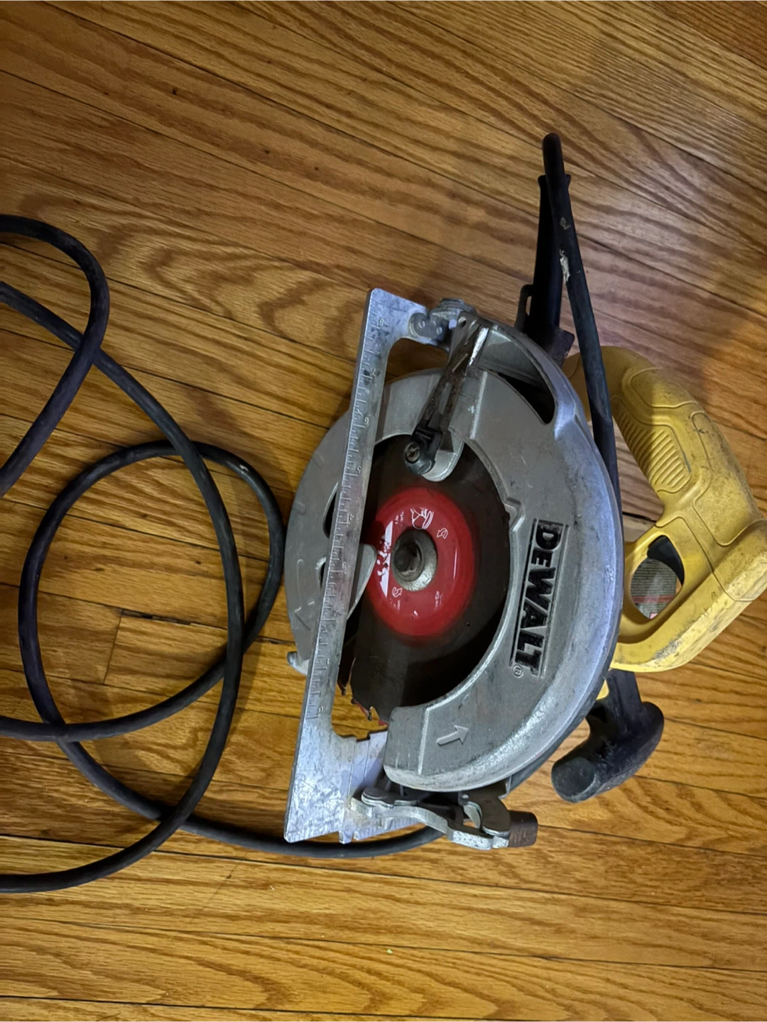 DeWalt DWE575 7-1/4 inch Circular Saw - photo 2