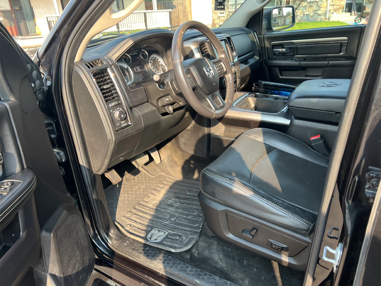 Dodge RAM 1500 Hemi 5.7 Litre Crew Cab - photo 5