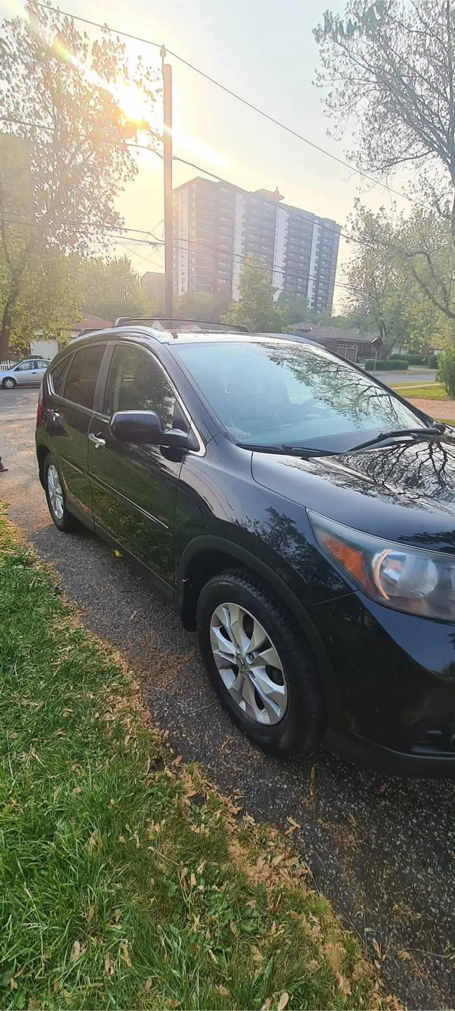 Black Honda CR-V touring
