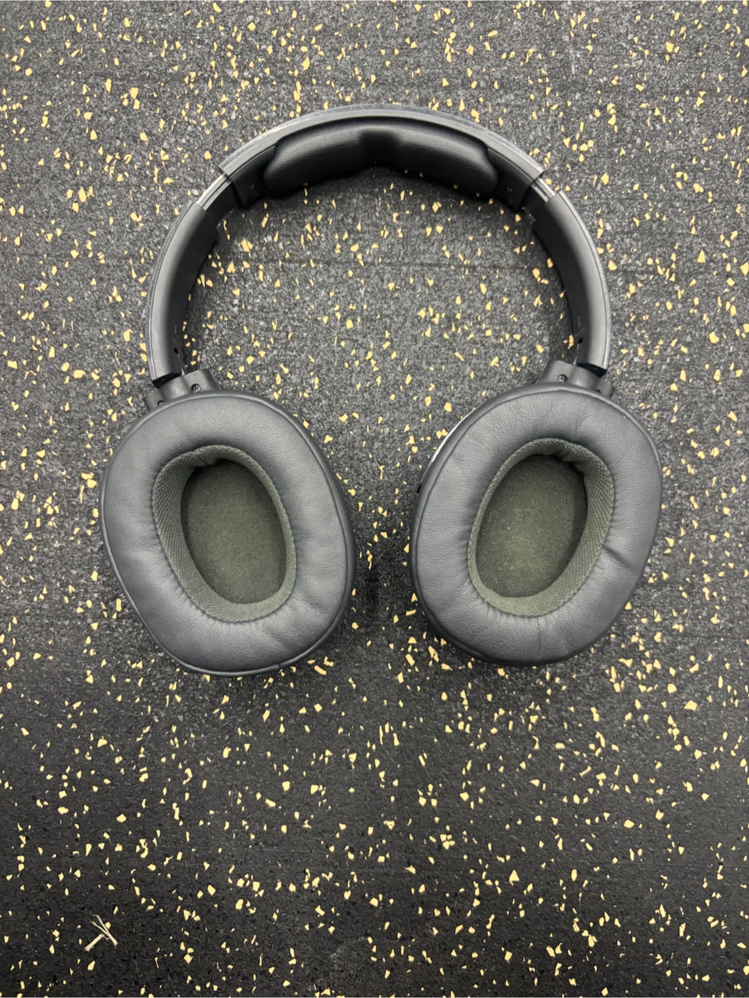 Black Over-Ear Headphones - photo 3