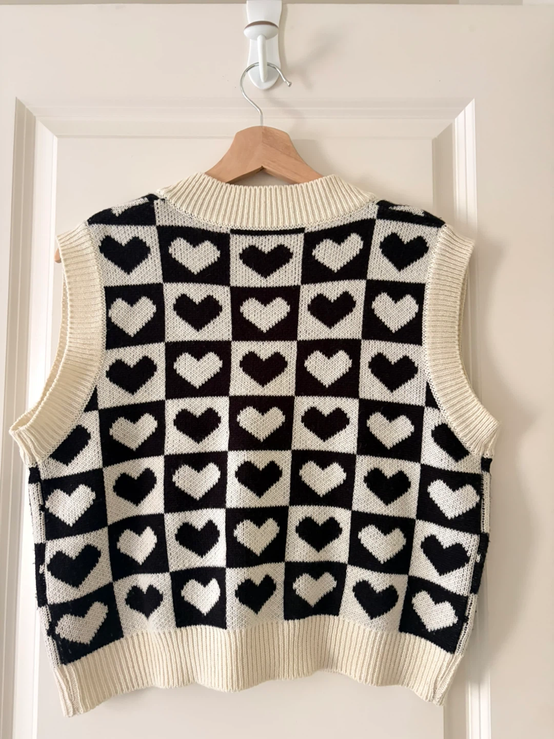 Black and White Heart Print Knit Sweater Vest - photo 2