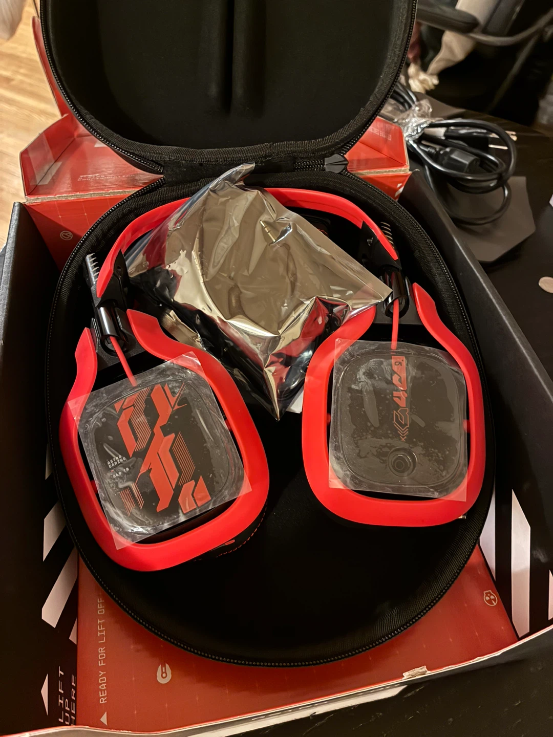 ASTRO.ID A40 TR Custom Gaming Headset + Case & Box - photo 3