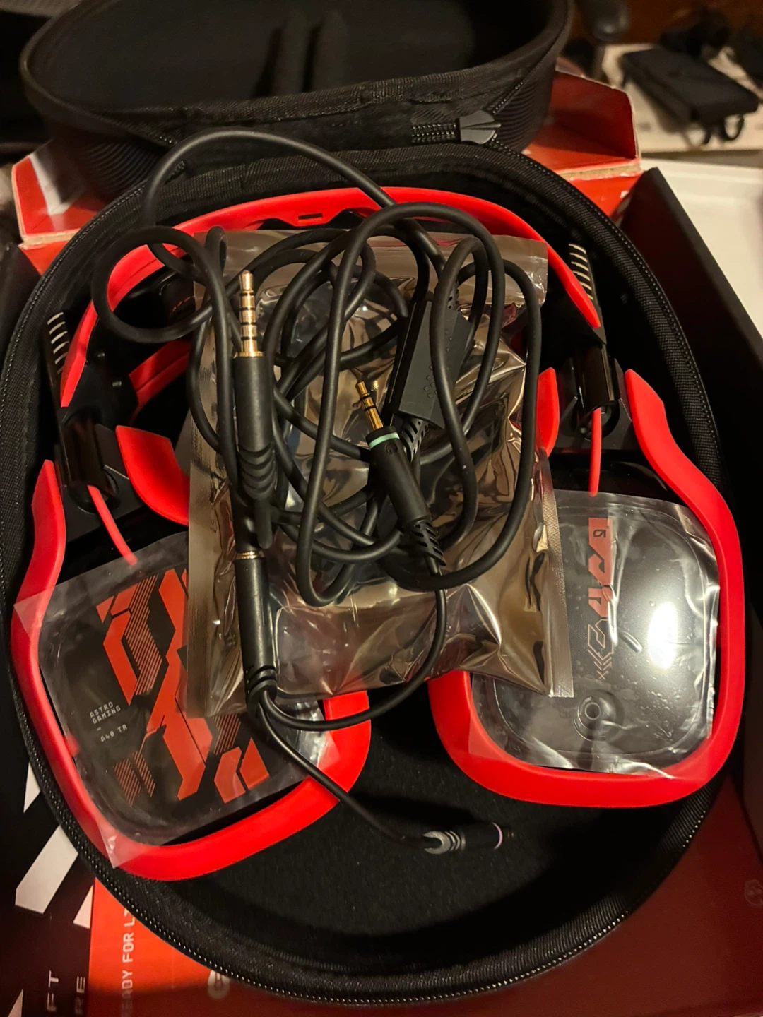 ASTRO.ID A40 TR Custom Gaming Headset + Case & Box - photo 4