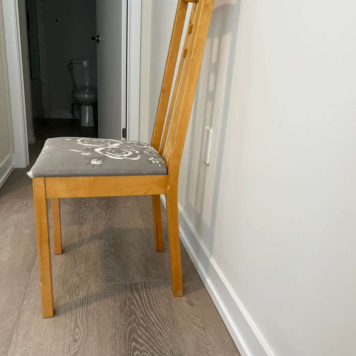 Wood Dining Chairs with Floral Seat x7 - photo 2