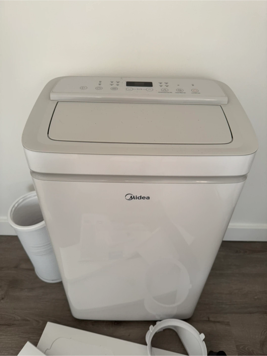 Midea 12,000 BTU Portable Air Conditioner - photo 2