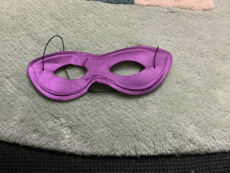 Golden toy mask - photo 2