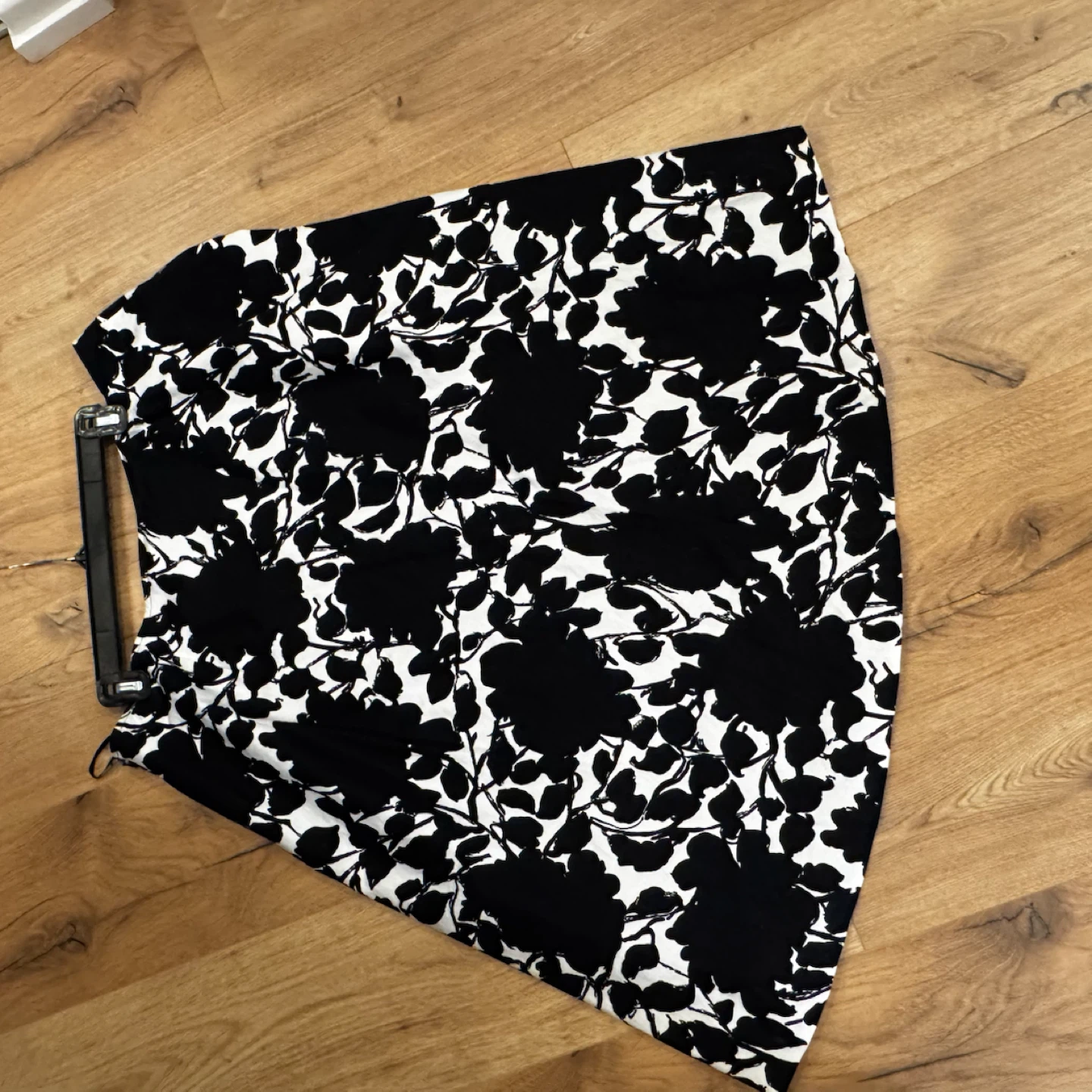 Lafayette 148 New York floral skirt