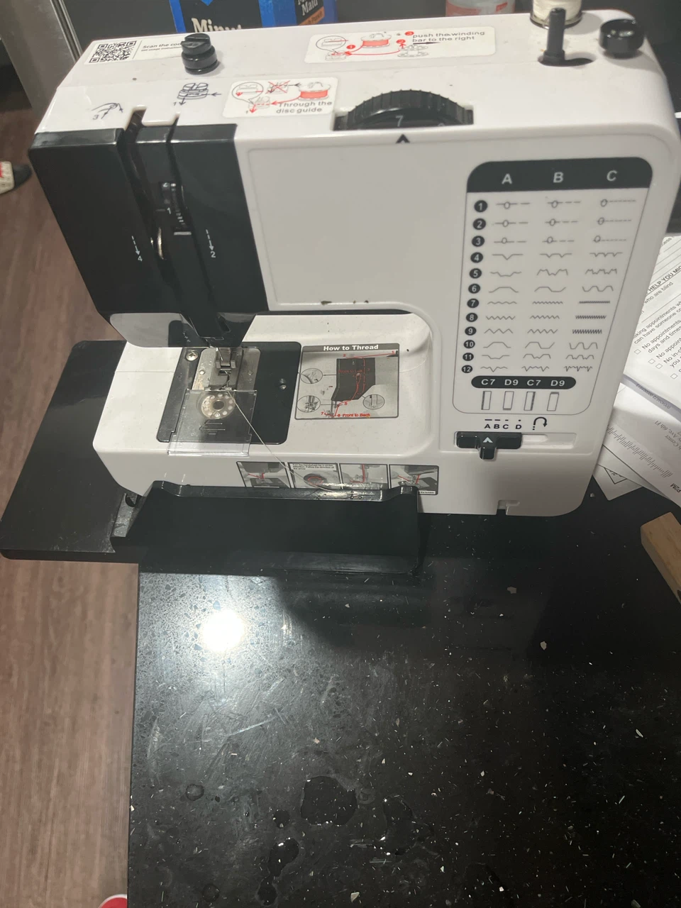 Mini sewing machine