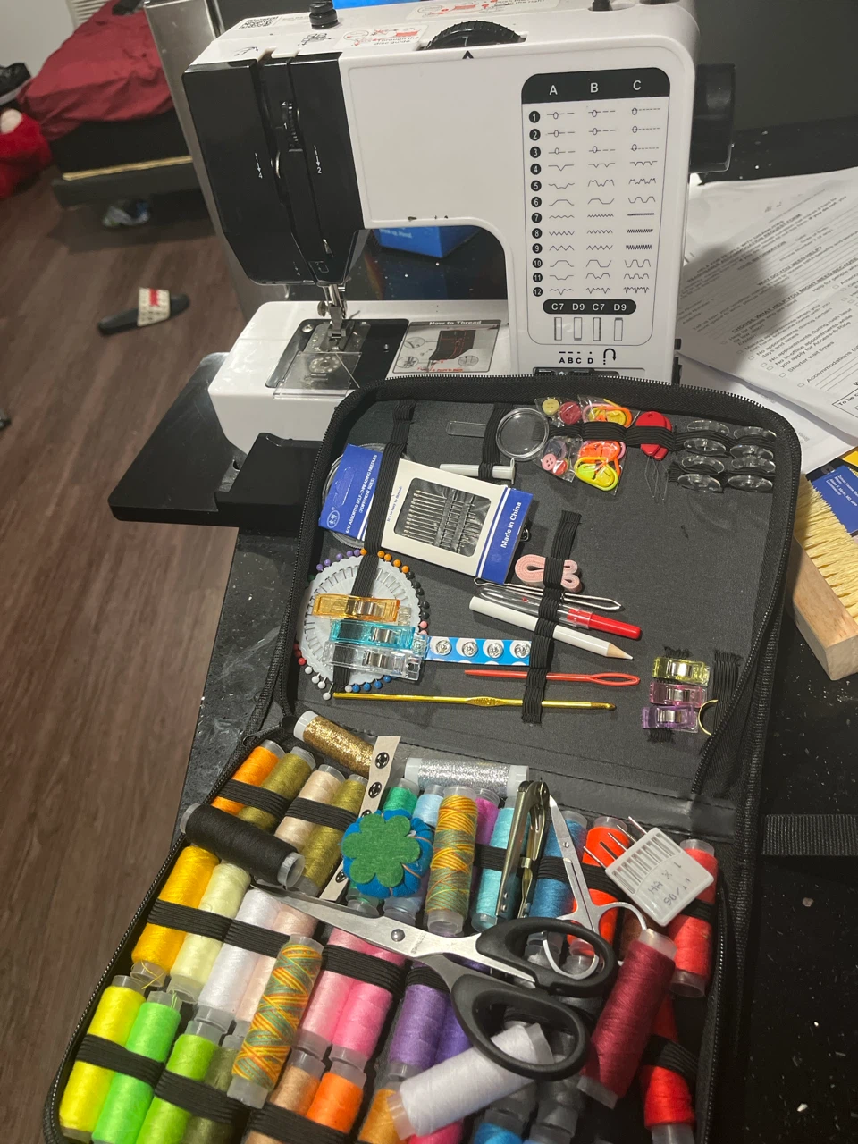 Mini sewing machine - photo 2