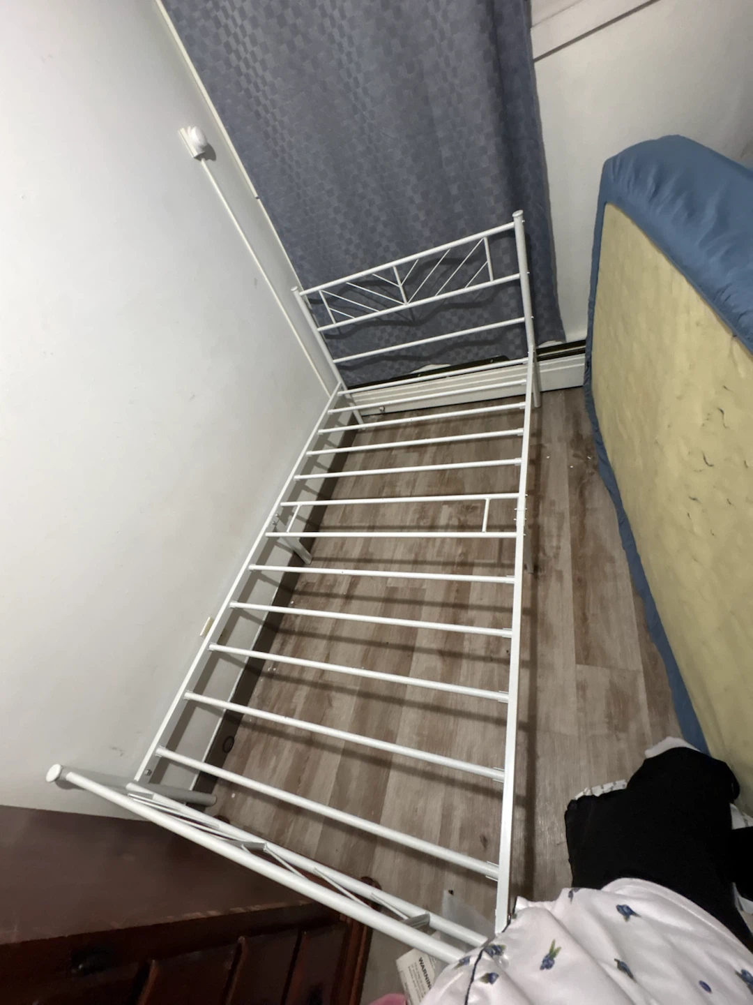 Sturdy metal bed frame - photo 2