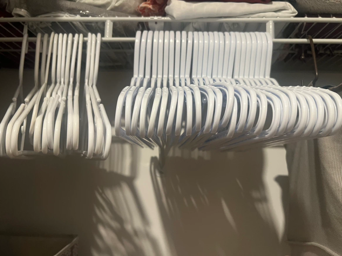 white plastic clothes hangers 40pcs