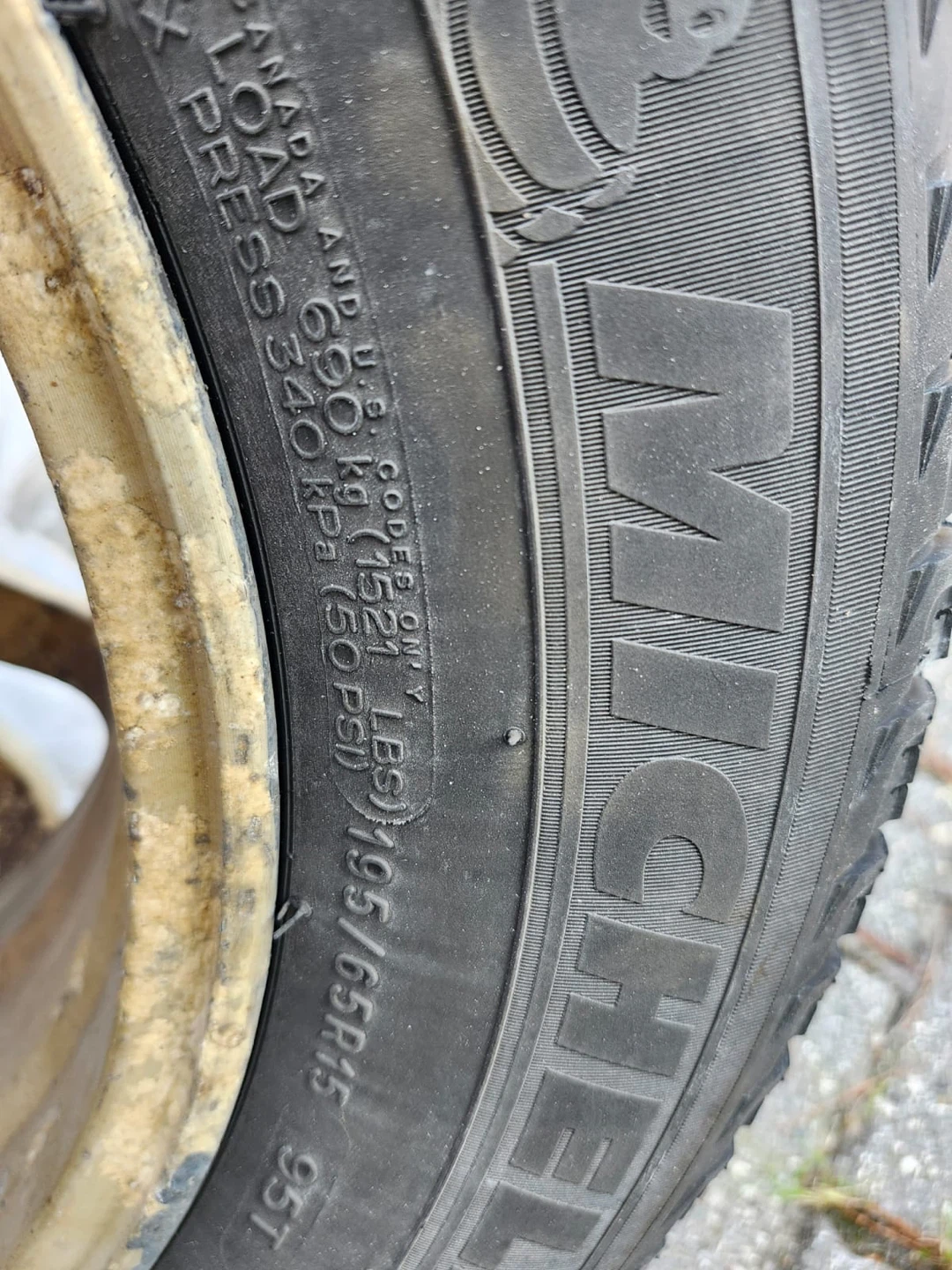 Michelin X-Ice Winter Tires with Rims - 195/65R15 - photo 3