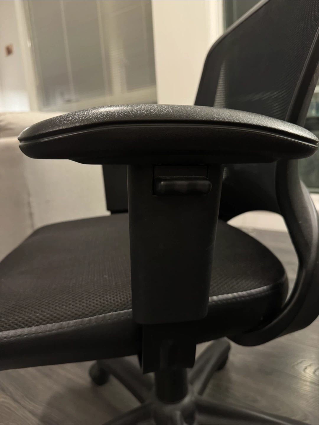 Staples black Mesh Office Chair - photo 4