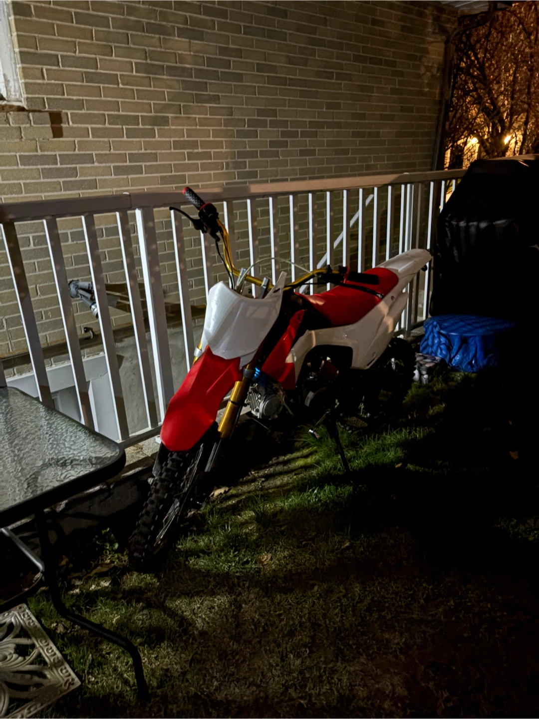 Red and White Dirt Bike. Engine type Lifan. - photo 2