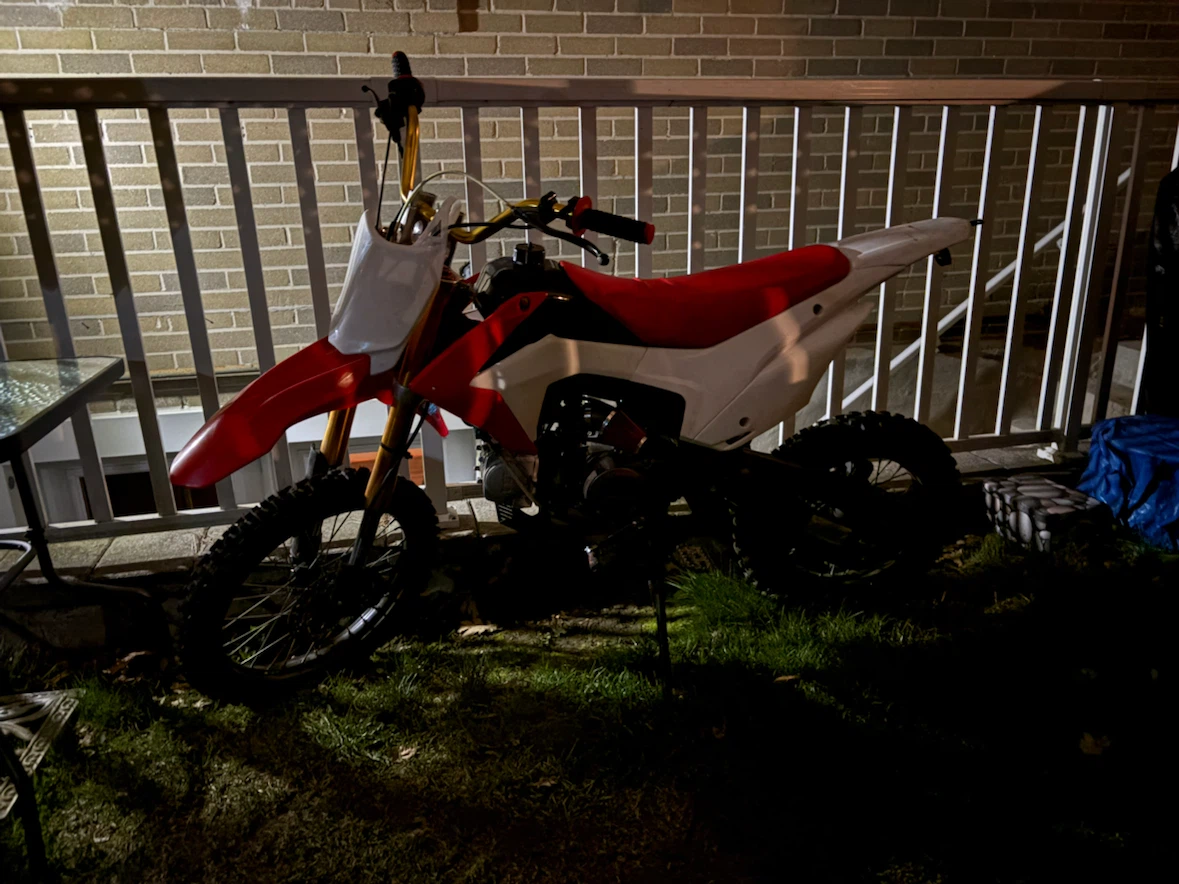 Red and White Dirt Bike. Engine type Lifan. - photo 3