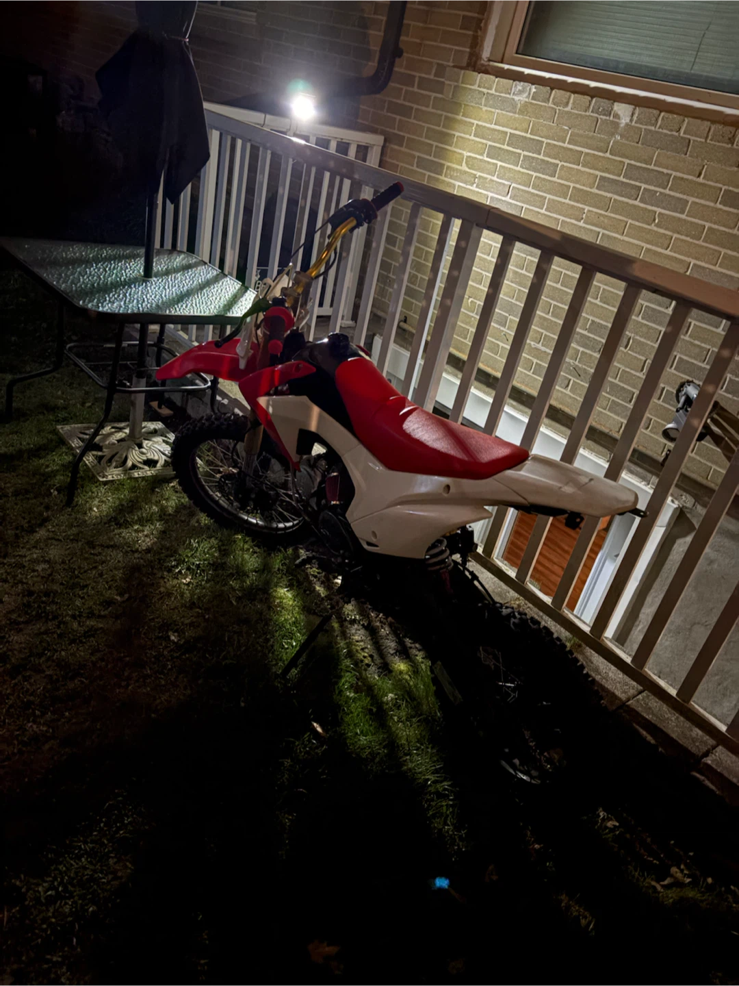 Red and White Dirt Bike. Engine type Lifan. - photo 4