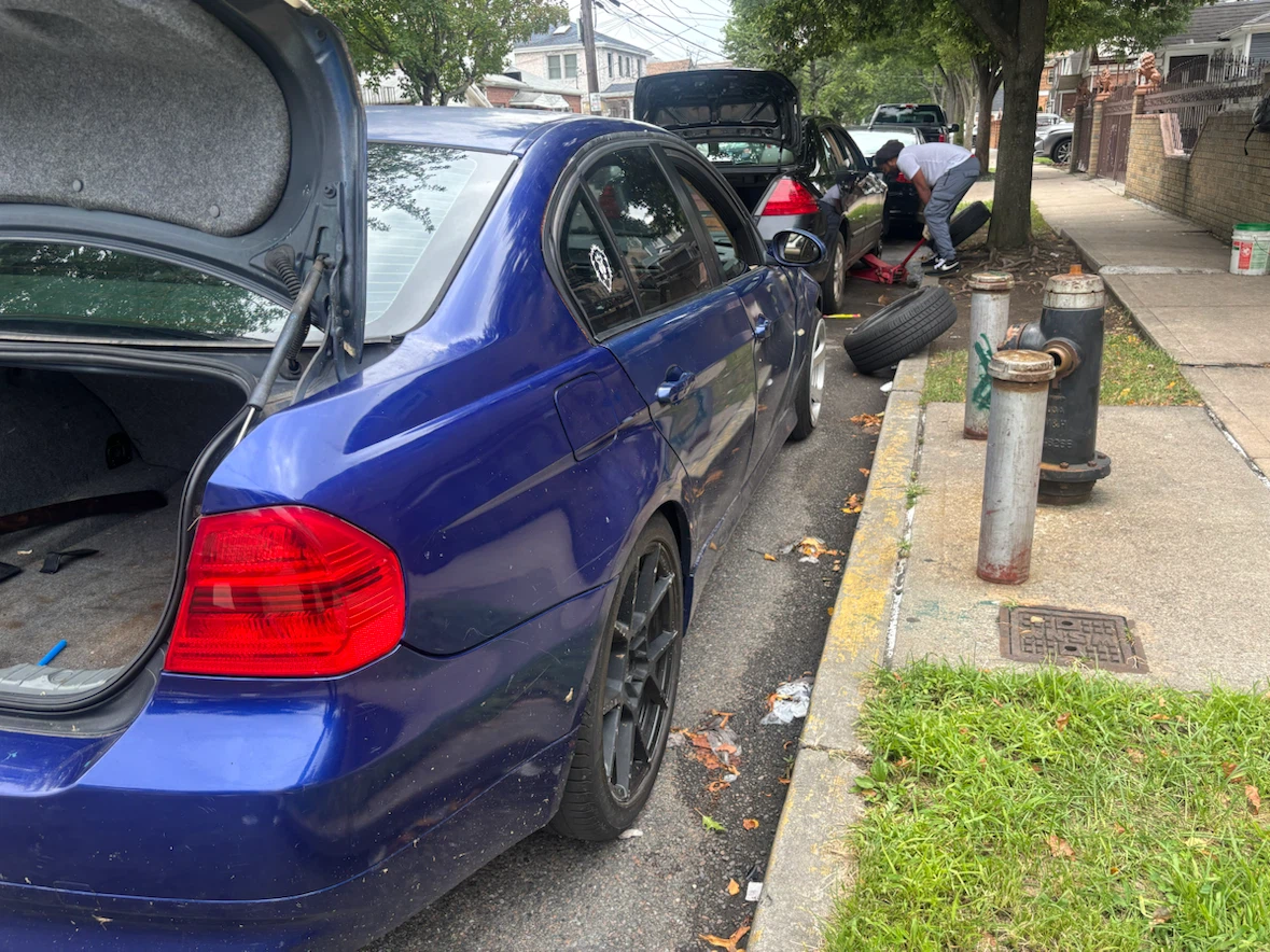 Blue BMW 3 Series Sedan - photo 4