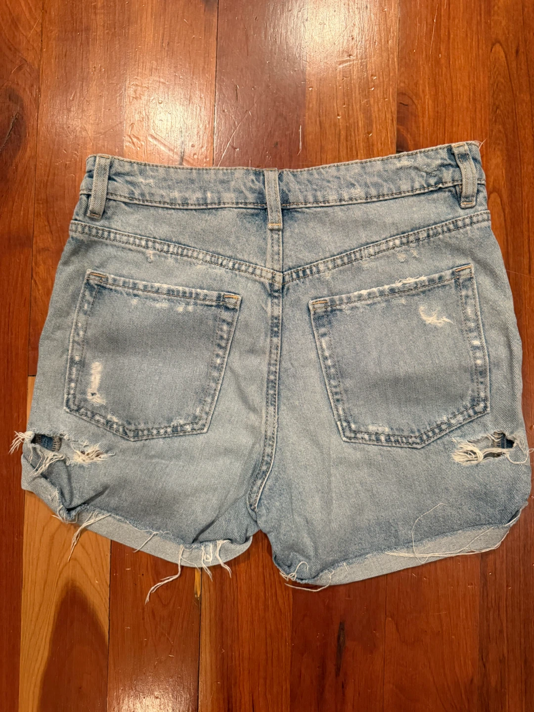 H&M Divided Distressed Denim Shorts - photo 2