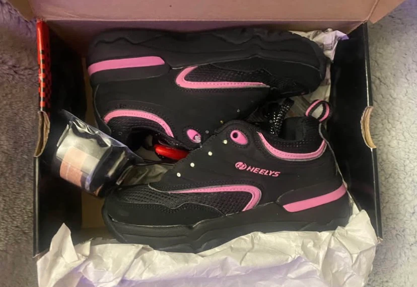 Heelys Glitz Style #9119 Black/Pink Shoes