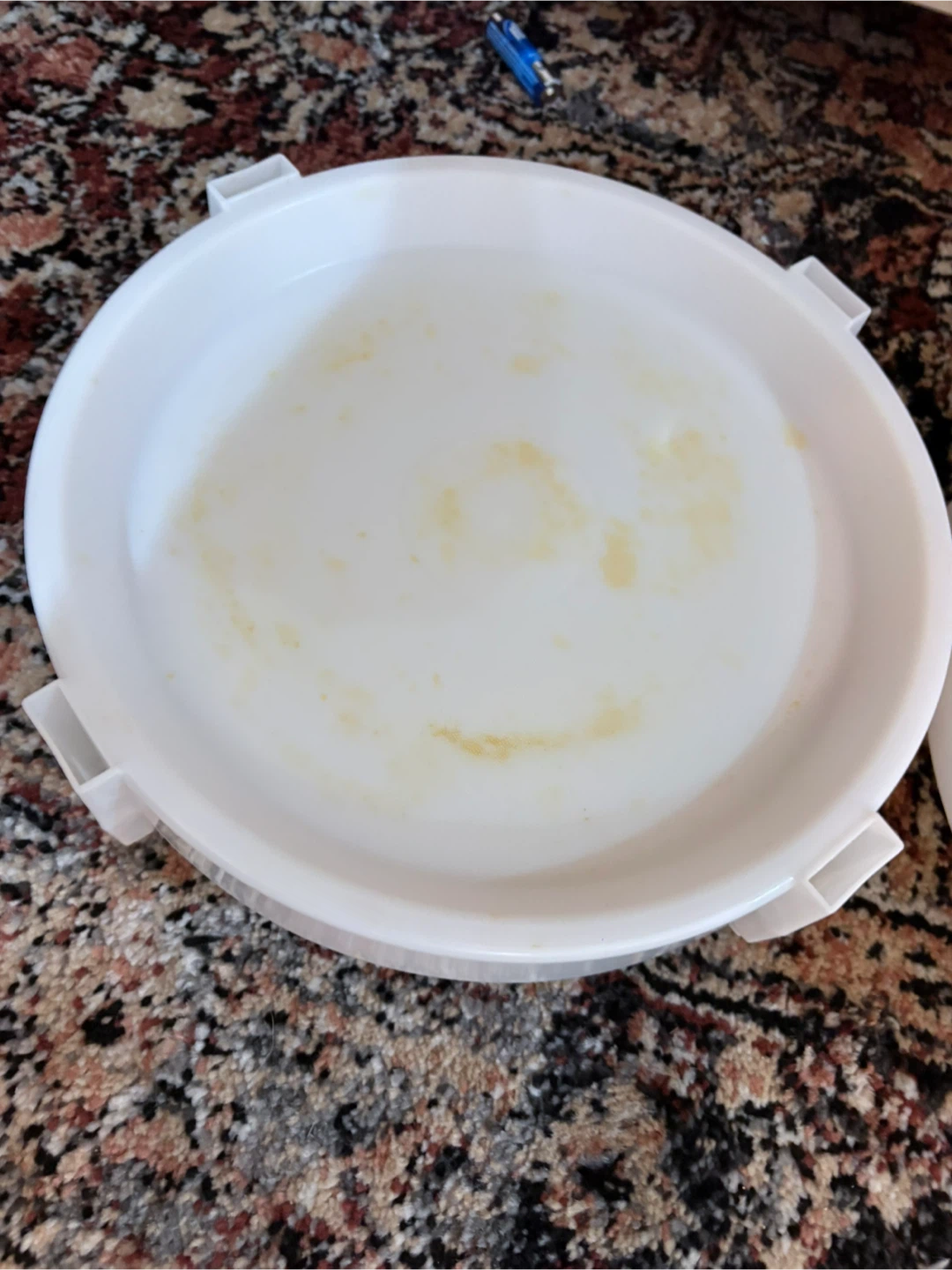 2 White Round Trays - photo 4