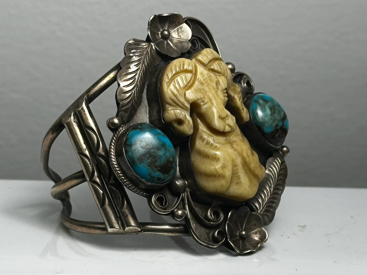 Richard Begay Navajo Carved Ram Turquoise Silver Cuff - photo 2