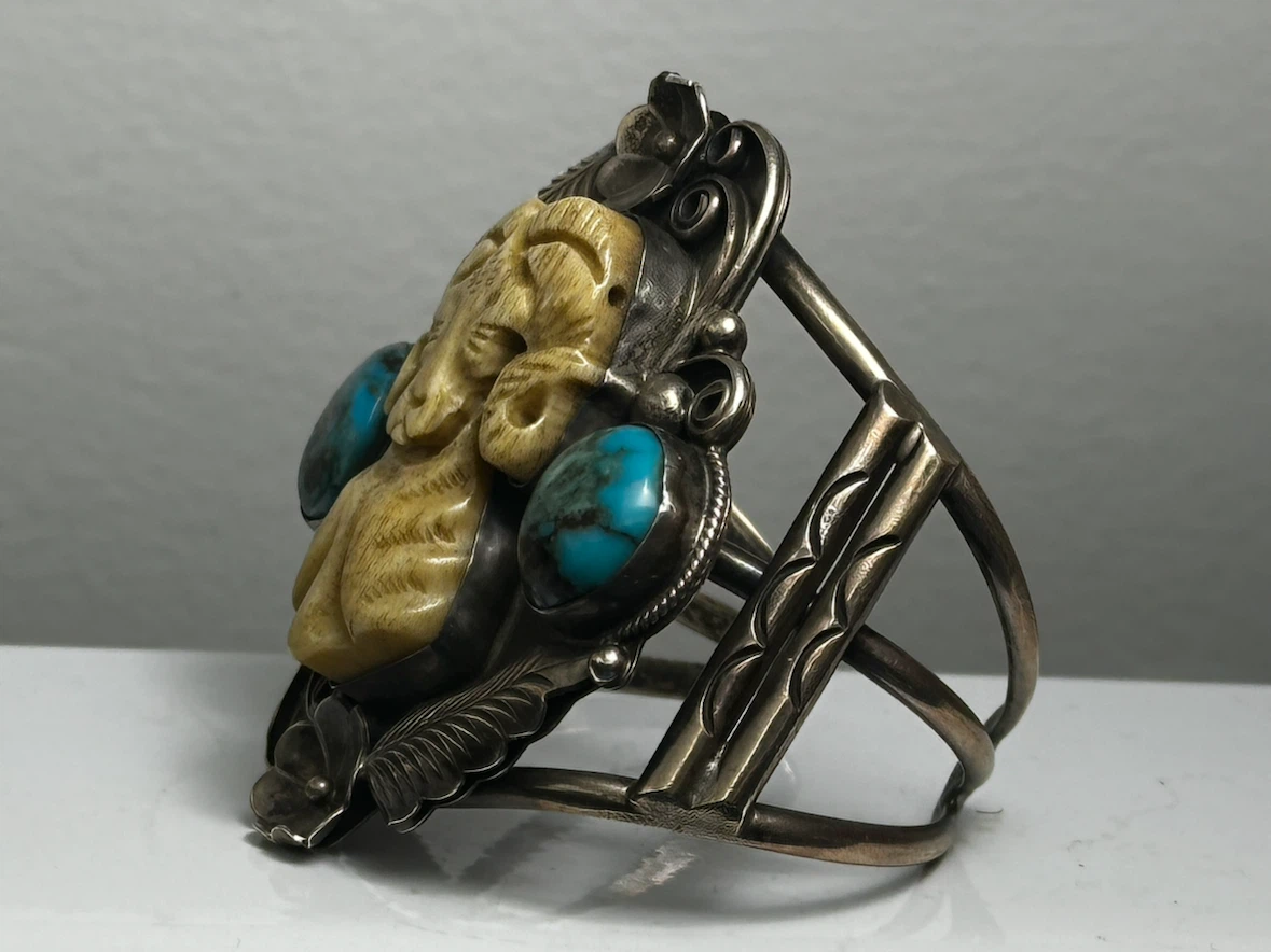 Richard Begay Navajo Carved Ram Turquoise Silver Cuff - photo 3