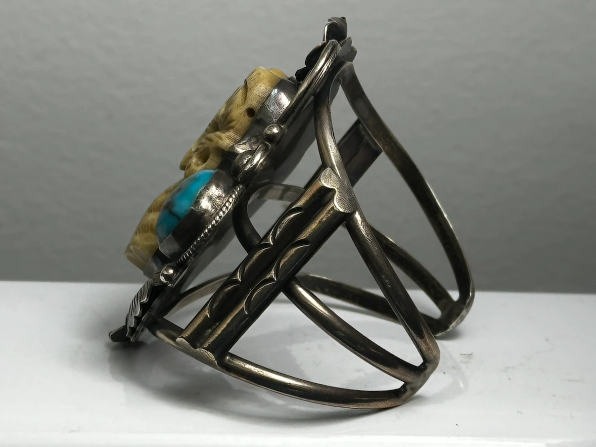 Richard Begay Navajo Carved Ram Turquoise Silver Cuff - photo 4