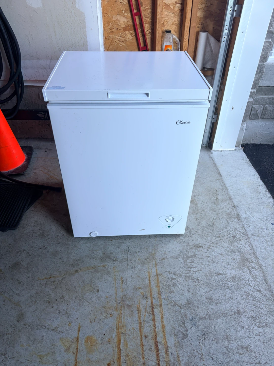 Classic White Chest Freezer