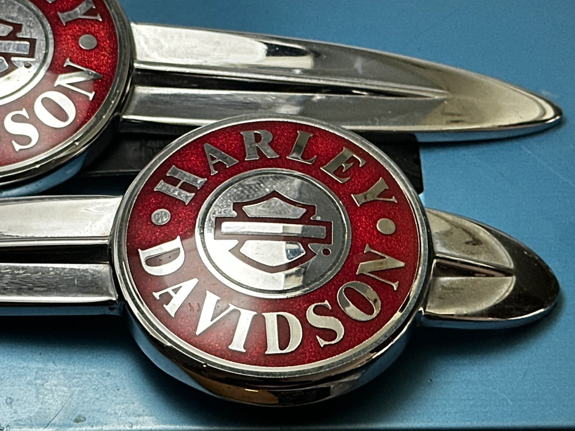 OEM Harley Softail Deluxe Red Chrome Fuel Tank Emblems - photo 5