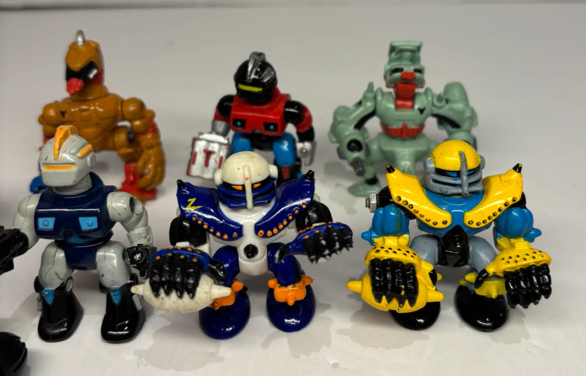 Lot of 8 Vintage Robot Micro Machines - photo 3