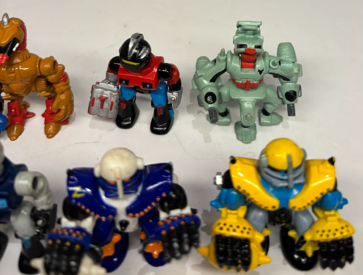 Lot of 8 Vintage Robot Micro Machines - photo 5