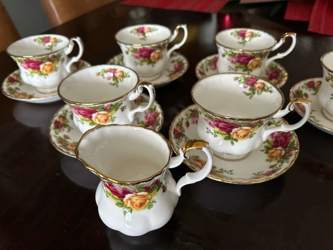 Royal Albert "Old Country Roses" Teacup & Saucer Set - photo 4