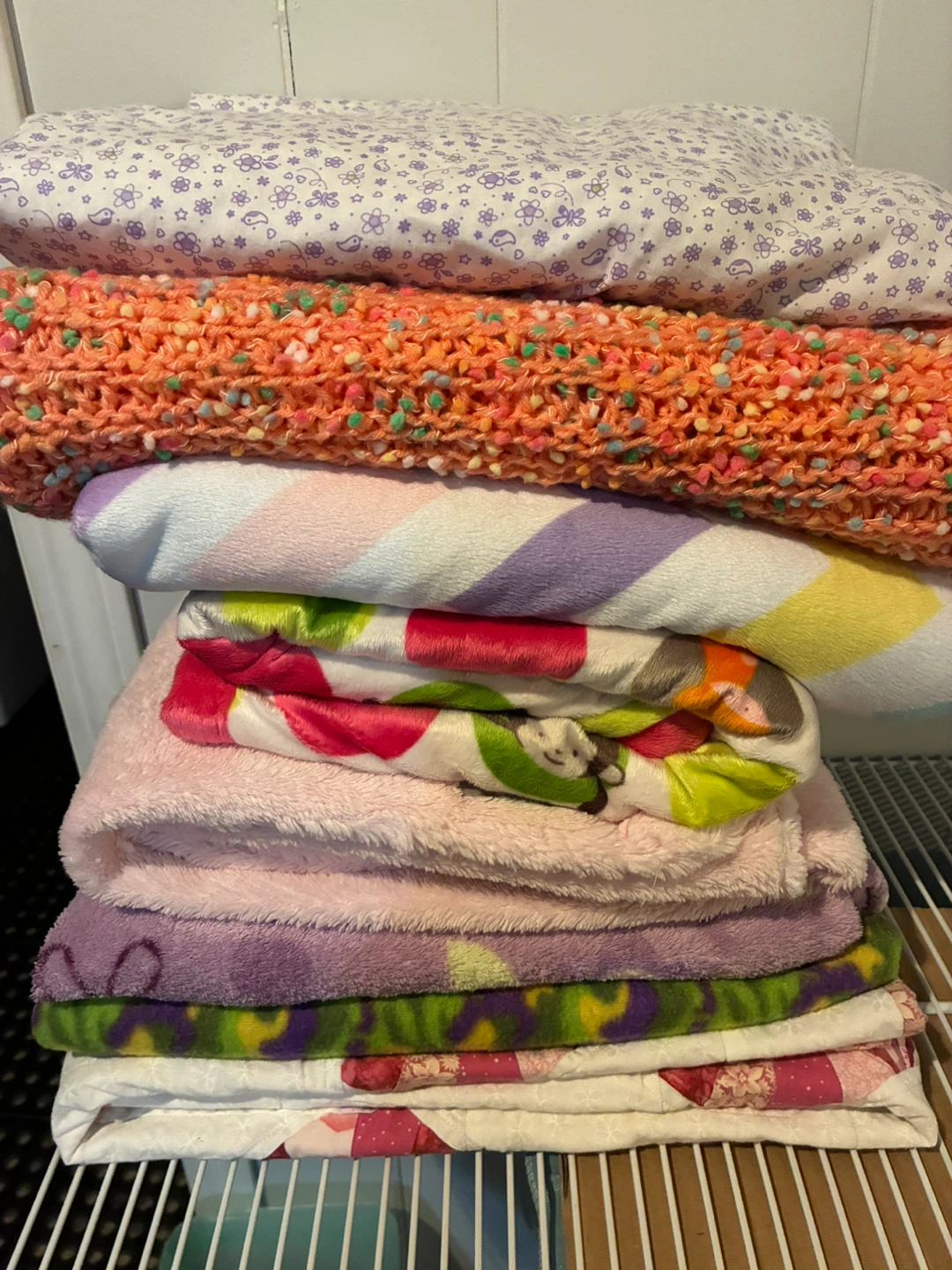 Assorted Children's Blankets and Quilts - photo 2
