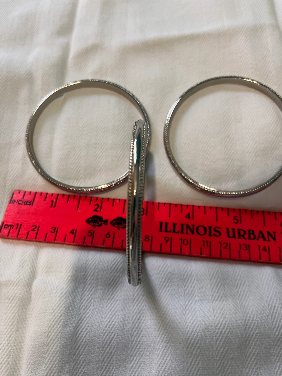 Set of 3 Silver Tone Bangle Bracelets - photo 2