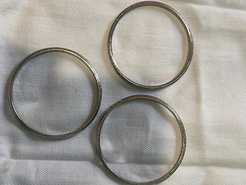 Set of 3 Silver Tone Bangle Bracelets - photo 3