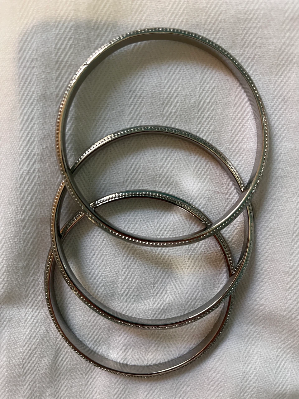 Set of 3 Silver Tone Bangle Bracelets - photo 4