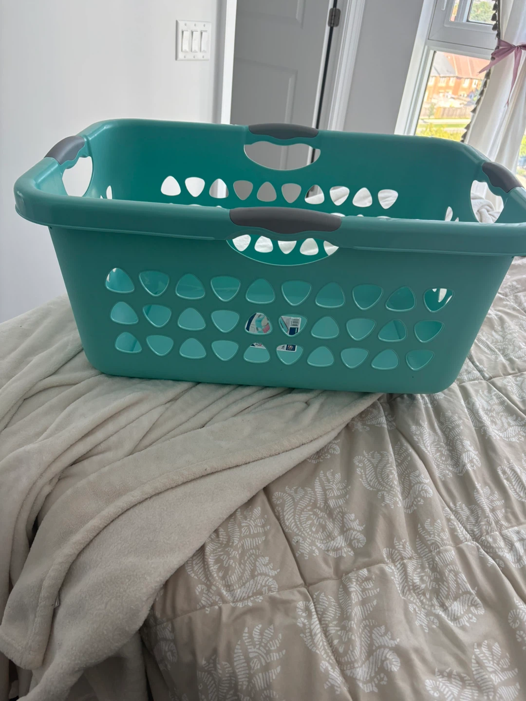 Sterilite Ultra Laundry Basket