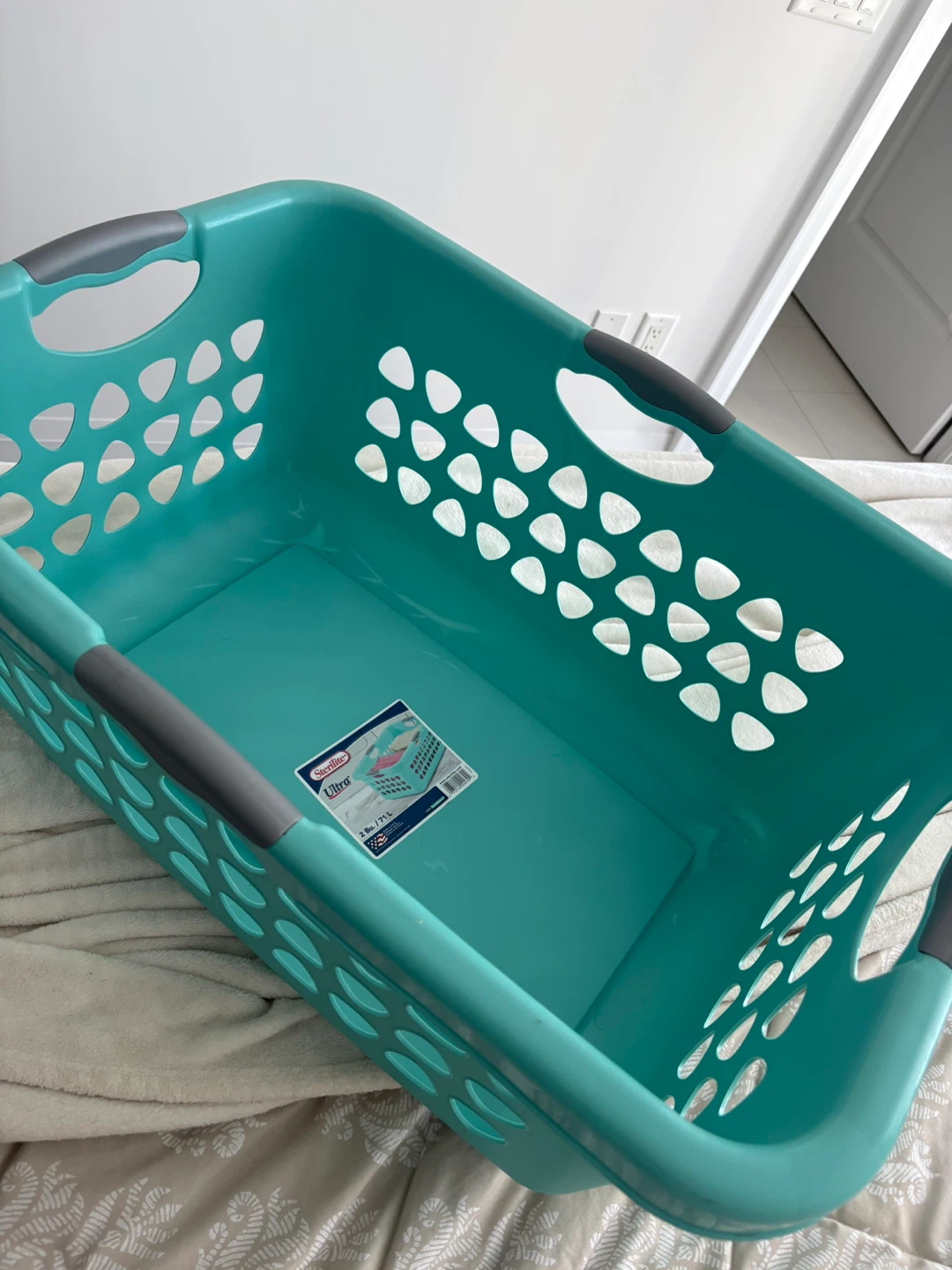 Sterilite Ultra Laundry Basket - photo 2
