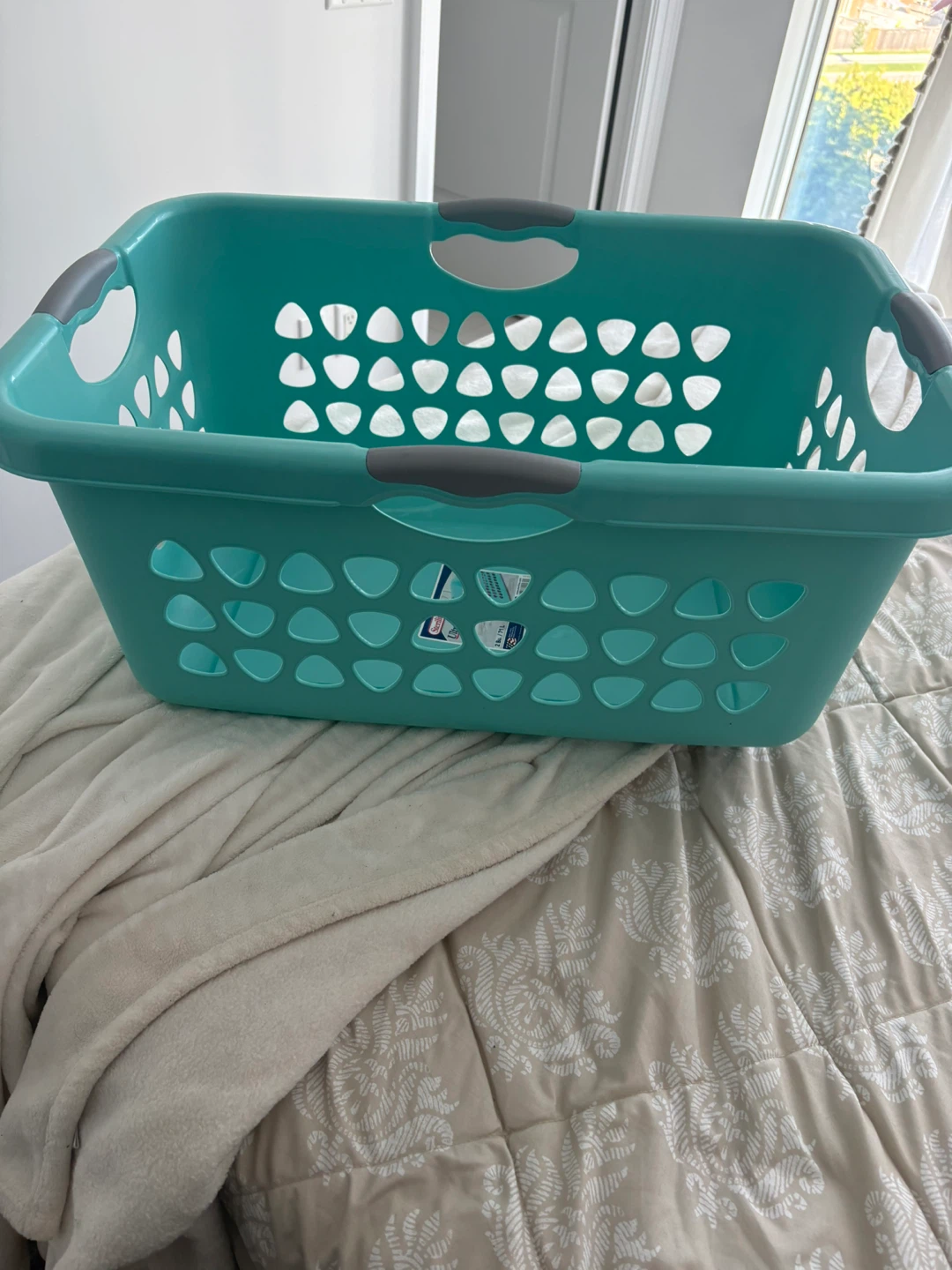 Sterilite Ultra Laundry Basket - photo 3