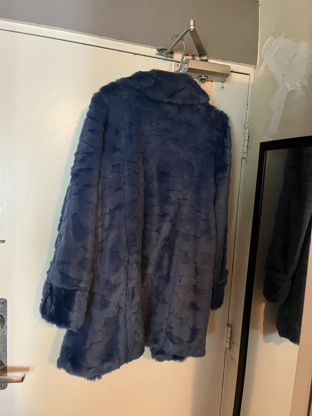 Blue synthetic fur jacket - photo 2