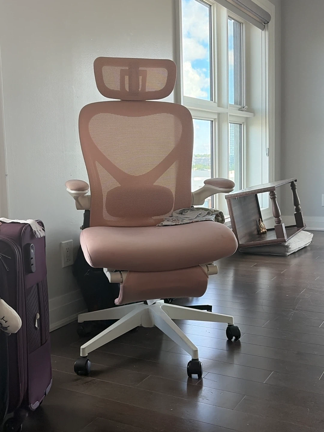 **NEED GONE BY 12 PM SEP 5** Pink Ergonomic Mesh Office Chair