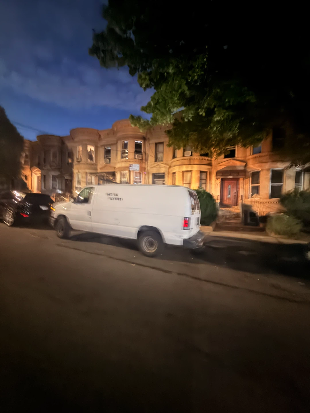 White Ford E150 2009