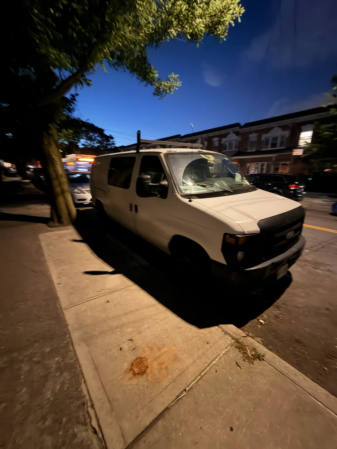 White Ford E150 2009 - photo 3