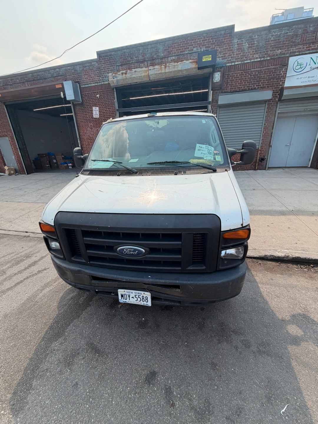 White Ford E150 2009 - photo 4