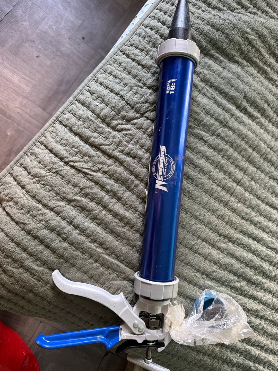 Newborn 620AL Duracore Caulking Gun