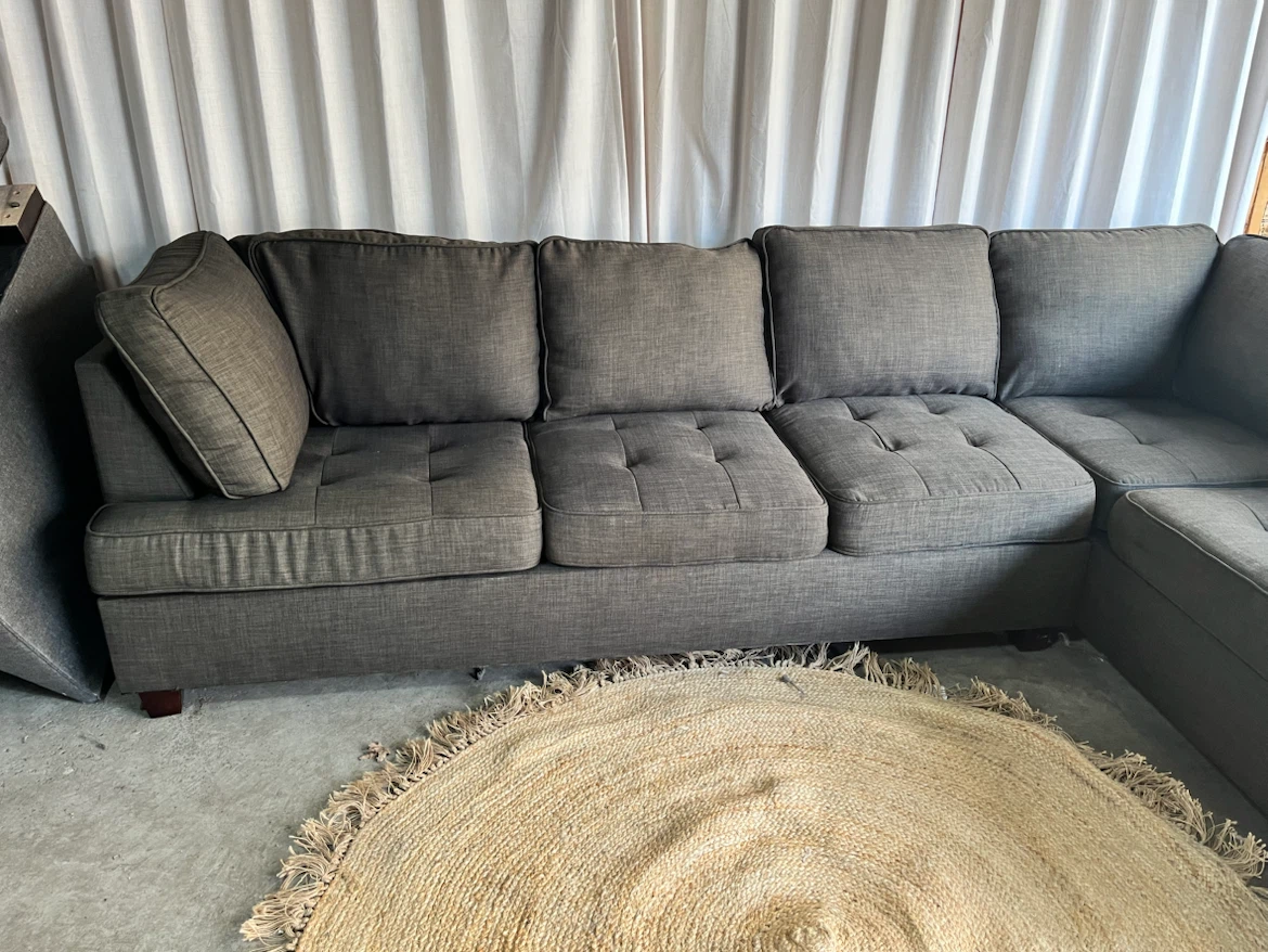 🚚FREE DELIVERY- Gray Sectional Sofa - photo 3